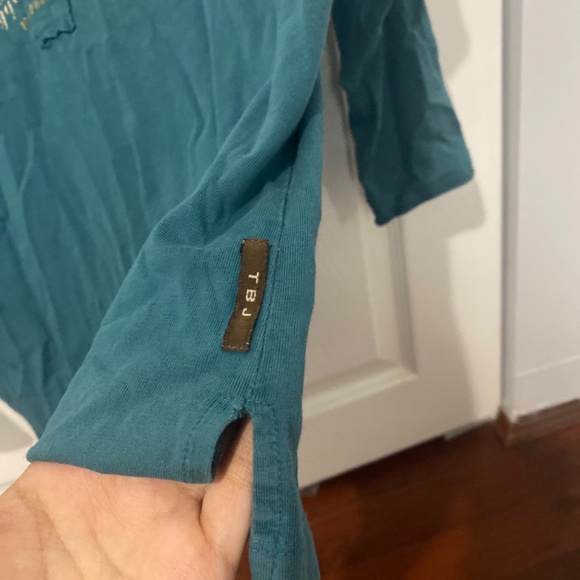 TBJ Jeans TOP    Medium Size     Long Sleeve shirt with V neck - Picture 4 of 9